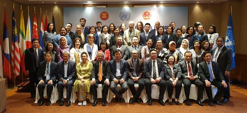 Groupe de représentants de l'ONU et de l'ASEAN lors du 5e Dialogue régional au Viet Nam, en décembre 2019.