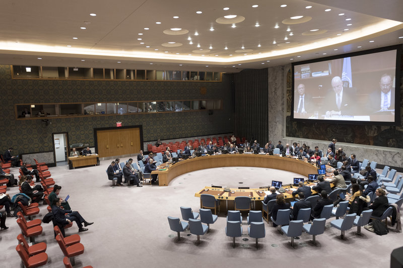 A wide view of the Security Council Chamber as Staffan de Mistura (on screen), Special Envoy of the Secretary-General for Syria, briefs the Council on the situation in the Middle East (Syria). UN Photo/Rick Bajornas