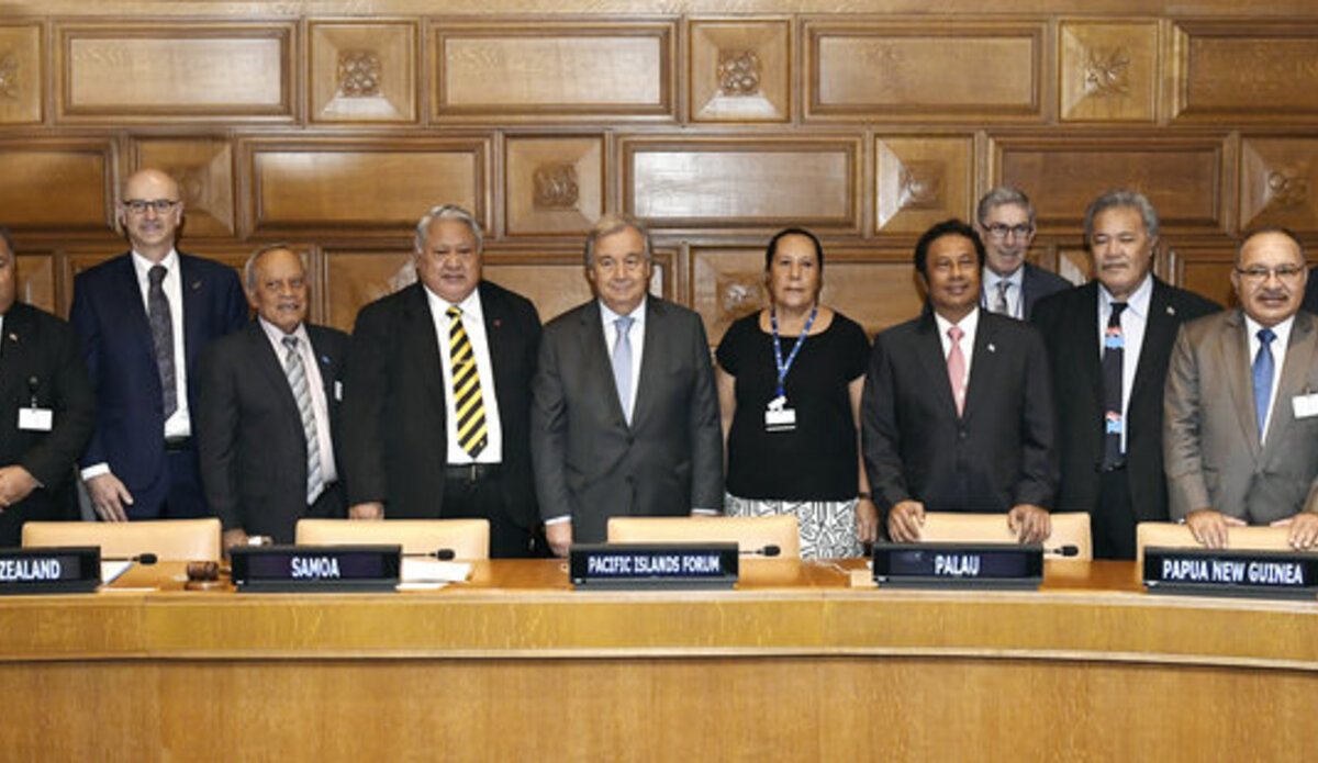 El Secretario General António Guterres (centro) se reúne con los Líderes del Foro de las Islas del Pacífico al margen del debate general anual de la Asamblea General.