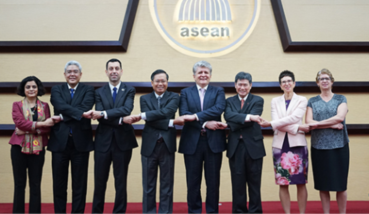 UN and ASEAN officials group picture at the UN-ASEAN Secretariat-to-Secretariat Meeting in Jakarta, April 2018. 